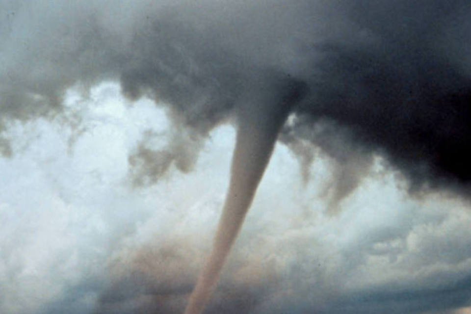 Qual a diferença entre tornado, tufão e furacão?