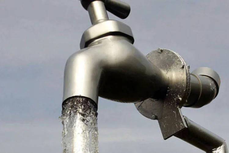 
	Torneira: companhia estima que dever&atilde;o ser substitu&iacute;dos aproximadamente 600 mil metros de rede de distribui&ccedil;&atilde;o em diversos logradouros
 (Getty Images)