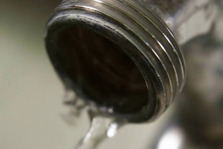 
	Torneira pingando &aacute;gua: neste m&ecirc;s, 81% reduziram o consumo
 (Marcos Santos/ USP Imagens)