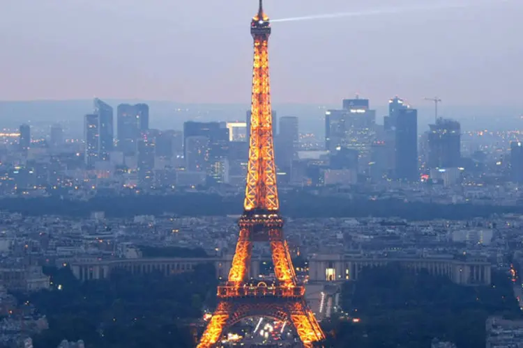 
	Vista da Torre Eiffel, em Paris: protesto foi convocado por 2 movimentos sob o slogan &ldquo;Desequilibrados, assassinos, loucos... islamitas fora da Fran&ccedil;a&rdquo;.
 (Mike Hewitt/Getty Images)