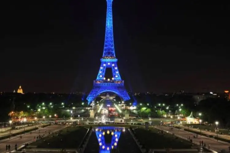 
	Torre Eiffel com decora&ccedil;&atilde;o da Uni&atilde;o Europeia: economia francesa tem grandes desafios
 (Pascal Le Segretain/Getty Images)
