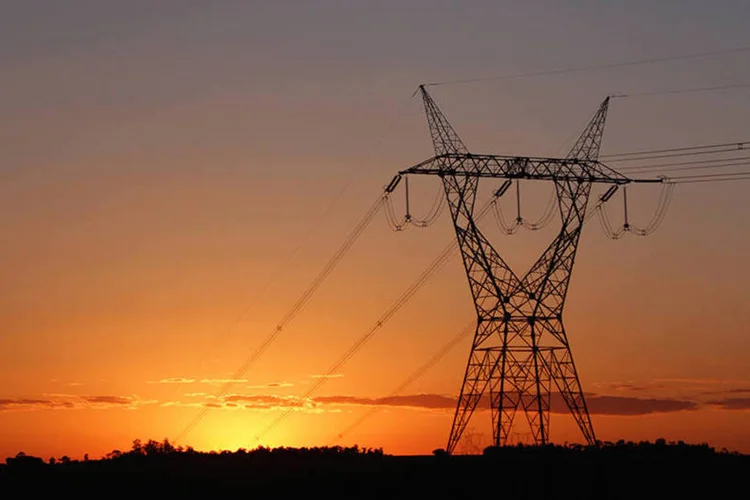 Eletricidade: redução nos preços, segundo a CCEE, deve-se à boa previsão de chuvas na região das hidrelétricas em abril (marstockphoto/Thinkstock)