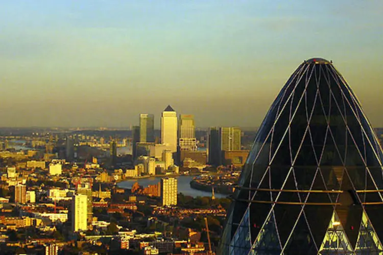 30 St Mary Axe, em Londres: um dos edifícios mais famosos projetados por Norman Foster (Wikipedia)