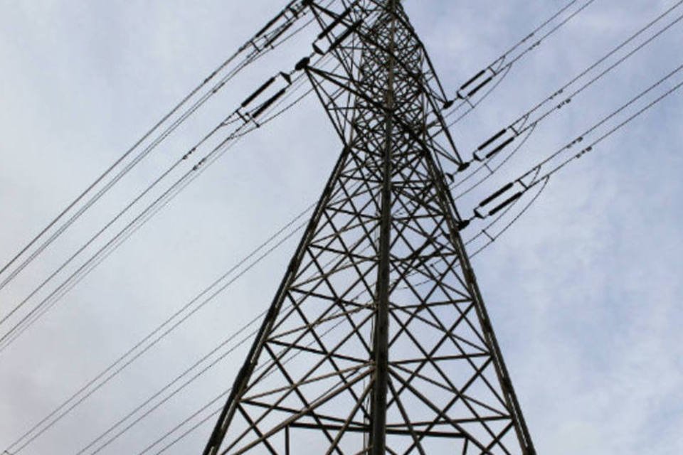 Ajuda do governo aumenta risco do setor elétrico, diz Fitch