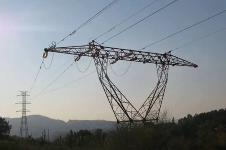 
	Torre de transmiss&atilde;o de energia el&eacute;trica: segundo o ONS, as taxas elevadas de crescimento na regi&atilde;o s&atilde;o impulsionadas, em especial, pelo consumo das fam&iacute;lias
 (Wikimedia Commons)