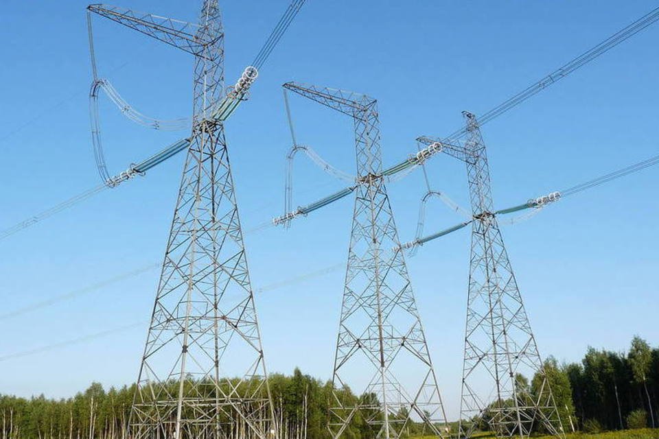 Aneel confirma adiamento de leilão de linhas de energia