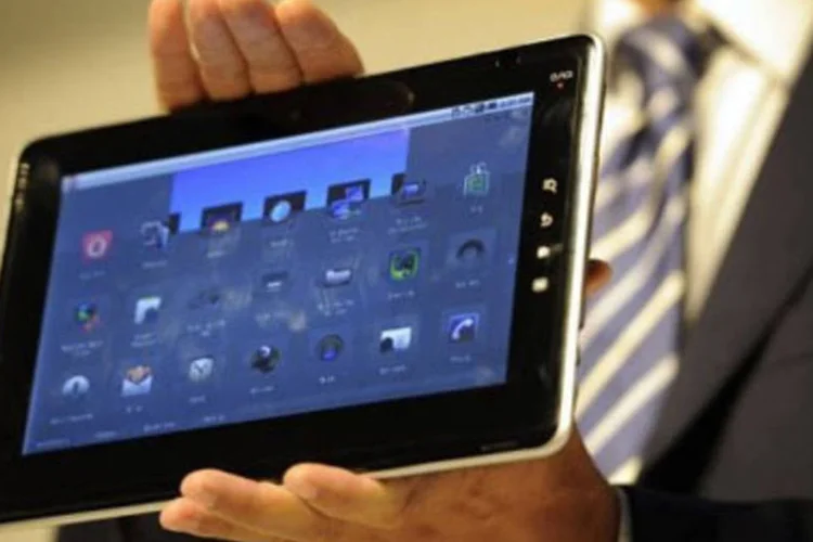 A Toshiba espera começar a vender o Folio 100 na Europa até o fim do ano (.)