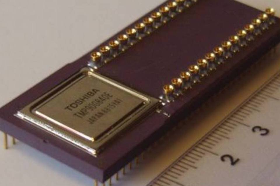 Toshiba treina brasileiros para indústria de semicondutores