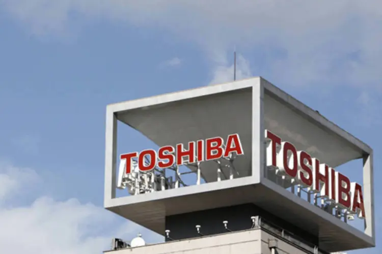 
	Sede da Toshiba em T&oacute;quio: presidente-executivo disse que a companhia est&aacute; negociando a venda de at&eacute; 16% dos 67% de participa&ccedil;&atilde;o que tem na unidade
 (Reuters/Reuters)