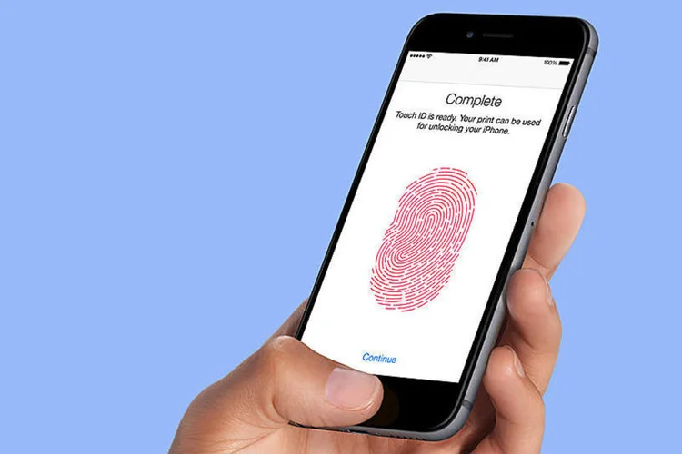 
	Touch ID: o leitor de impress&otilde;es digitais da Apple poder&aacute; ser transferido para a tela do dispositivo
 (Divulgação/Apple)