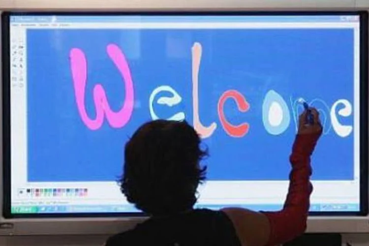 Gartner diz que uma geração de consumidores de telas sensíveis ao toque está sendo formada: até 2015, mais da metade das escolas americanas terão dispositivos ´touch´ (.)