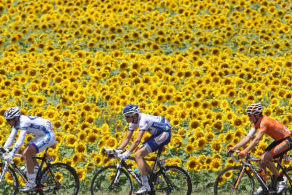 Campo e litoral à pedaladas: milhares participam do Tour de France