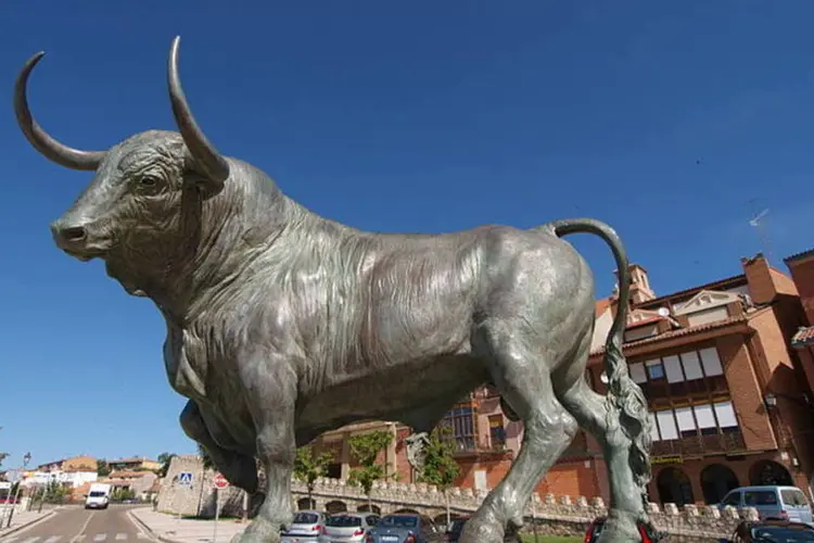 Monumento ao "Toro de la Vega", em Tordesilhas, na Espanha (Wikimedia Commons)