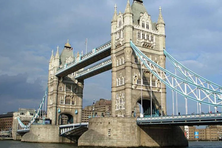 O centro oficial de estatística britânico informou a prévia de que o PIB caiu 0,2 por cento no quarto trimestre após ter crescido 0,6 por cento no terceiro trimestre de 2011 (Wikimedia Commons)