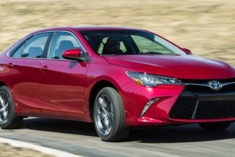 
	Toyota Camry: entre os convocados para o recall est&atilde;o 170 mil Camrys para o conserto de uma junta esf&eacute;rica defeituosa
 (Divulgação/Toyota)