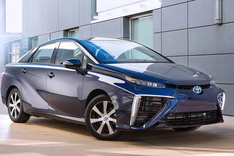 Mirai: o sedã tem tamanho similar ao do Camry, mas custa quase três vezes mais (Toyota/Divulgação)