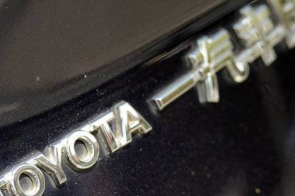 Toyota eleva previsão de lucro para 2012-13