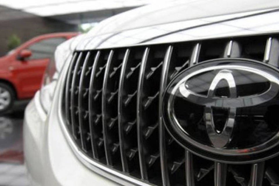 Desastres e iene fazem Toyota cortar previsão de lucro