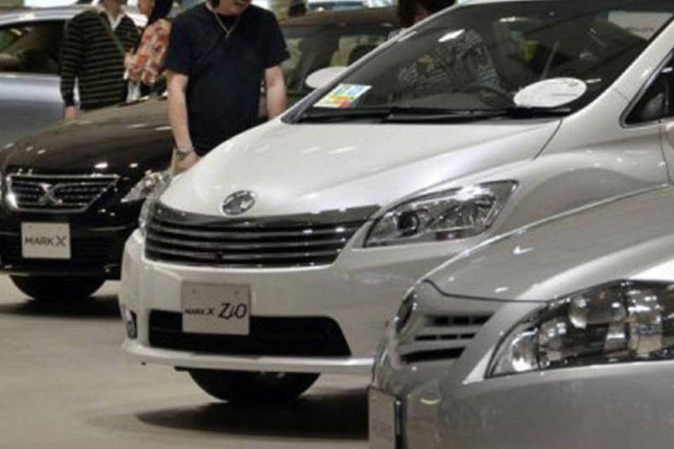 Toyota contrata funcionários para acelerar produção