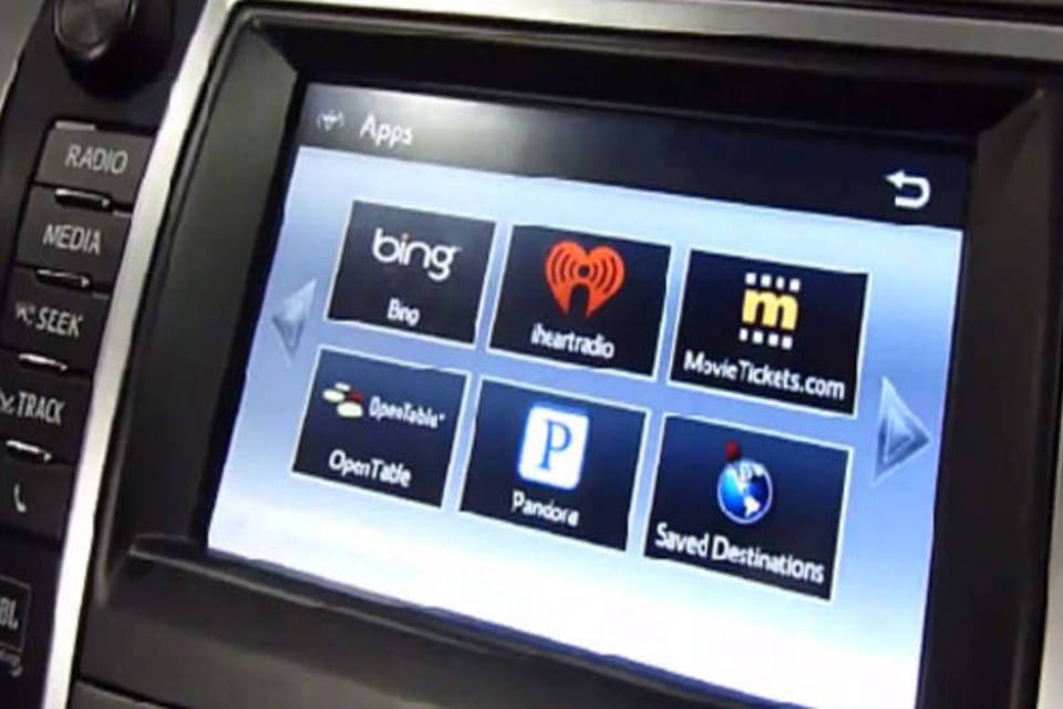Toyota lança central multimídia para integrar navegação e entretenimento