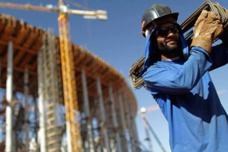 Estádio em construção em Brasília: faltam clubes, receitas e planos para a utilização da arena, que vai custar 812 milhões de reais (Ueslei Marcelino/Reuters)