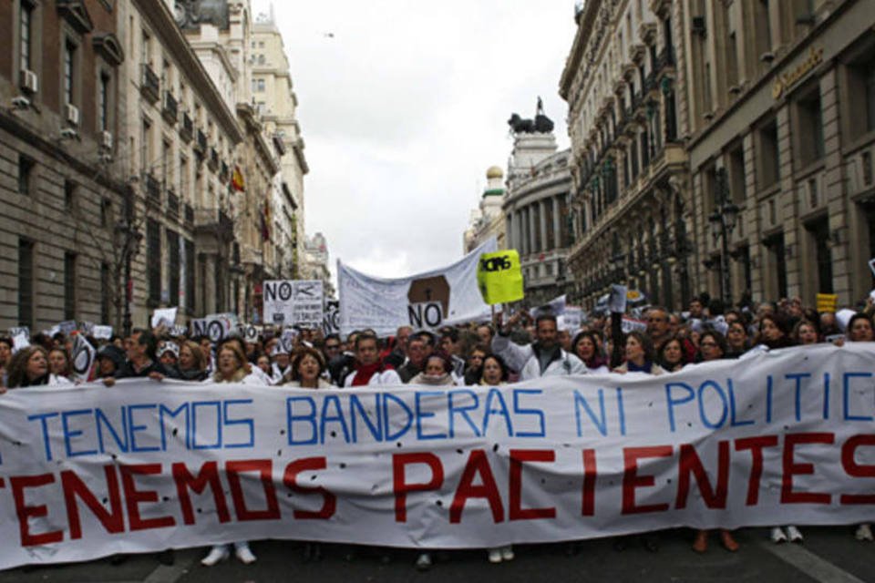 Em Madri, milhares protestam contra reformas de saúde