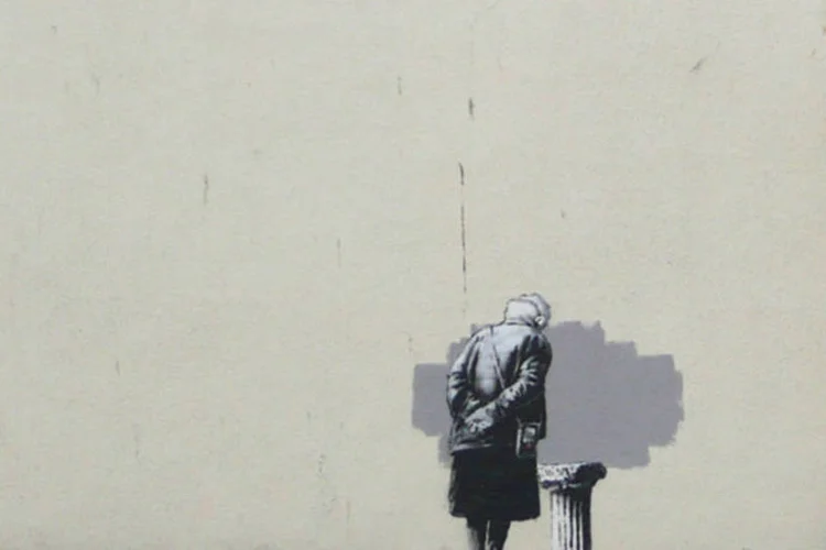 Novo trabalho de Banksy, em prédio da cidade de Folkestone, Inglaterra (Reprodução//banksy.co.uk)