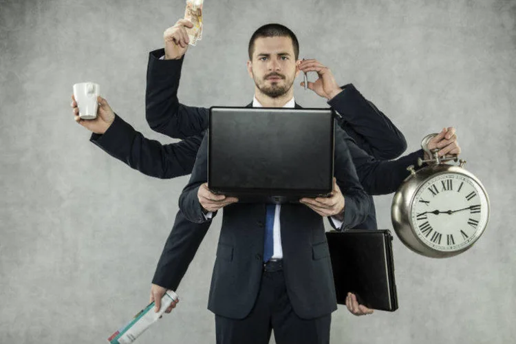 Trabalhar muito: entre as 2 mil pessoas consultadas, 58% dos integrantes da geração Z disseram que trabalhariam à noite e nos fins de semana em troca de salários maiores (maselkoo99/Thinkstock)