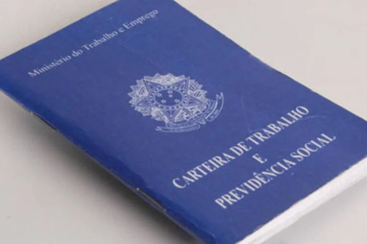 As pequenas empresas contrataram 157.247 profissionais com carteira assinada