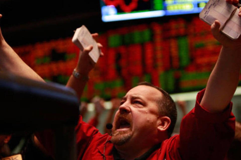Trader grita no pregão em Nova York: quanto mais testosterona, mais os investidores assumem riscos (Scott Olson / Getty Images)