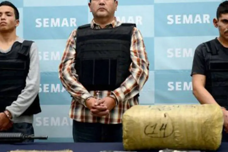 Iván Velázquez Caballero (Z-50) é apresentado à imprensa na Cidade do México: "Z-50 é o suposto chefe regional de Los Zetas", indicou o vice-almirante José Luis Vergara (©AFP / Alfredo Estrella)