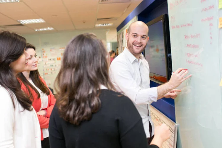 Trainees do Itaú: universitários de cursos de Exatas e Humanas podem participar (Divulgação)