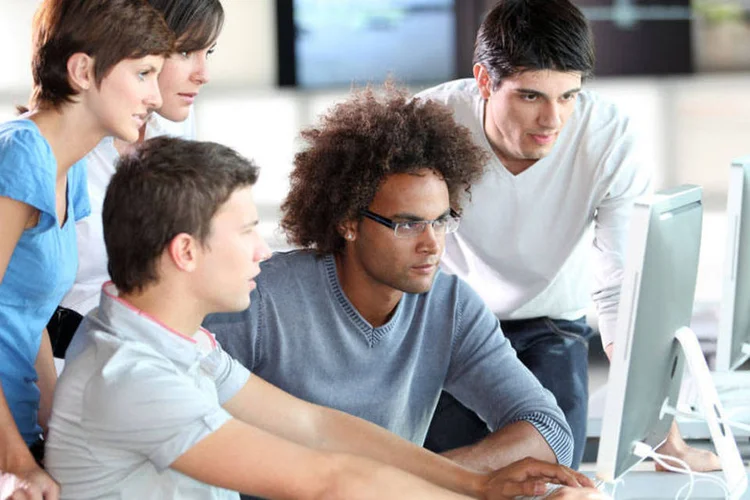 trainees e estagiários (Thinkstock)