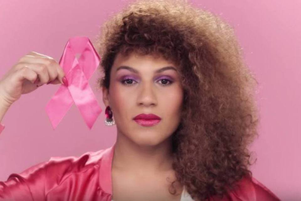 Candy Mel é a 1ª transexual a estrelar ação do Outubro Rosa