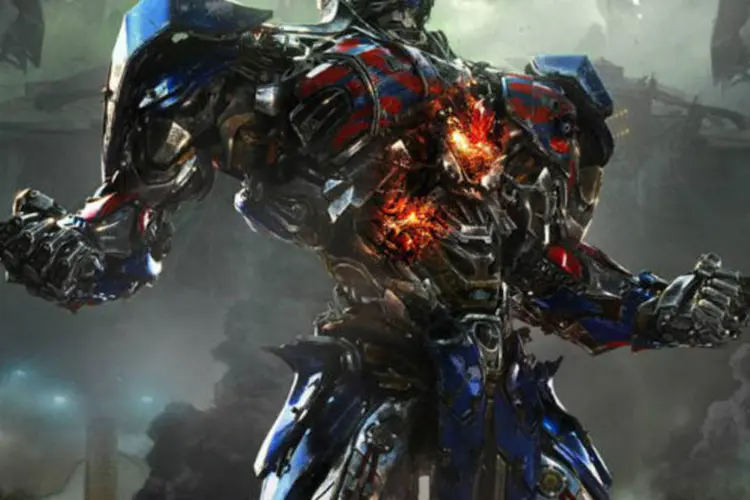 Cena de Optimus Prime em "Transformers - a era da extinção" (Reprodução / Facebook Transformers)