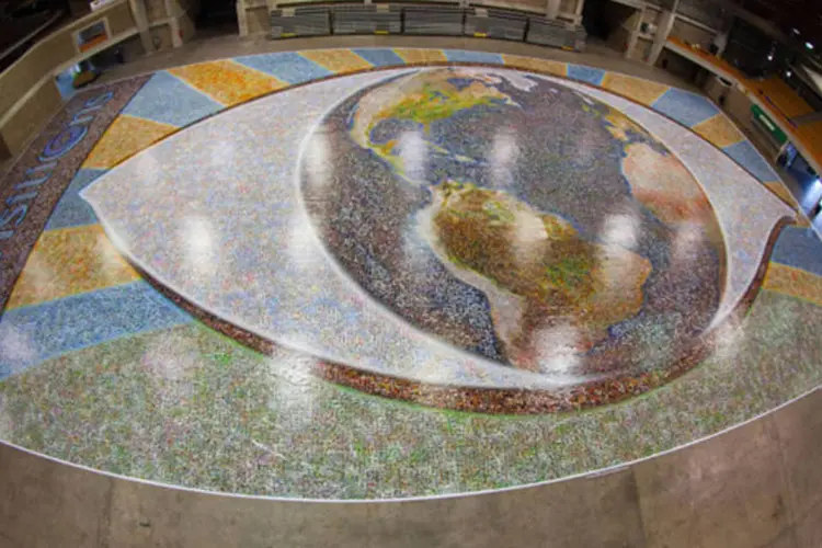 Transitons Optical: a construção do mosaico de fotos foi realizada no Dia Mundial da Visão, 11 de outubro (Divulgação)