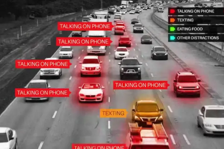 Campanha nos EUA sobre acidentes de trânsito: câmera flagra motoristas desatentos (Reprodução)