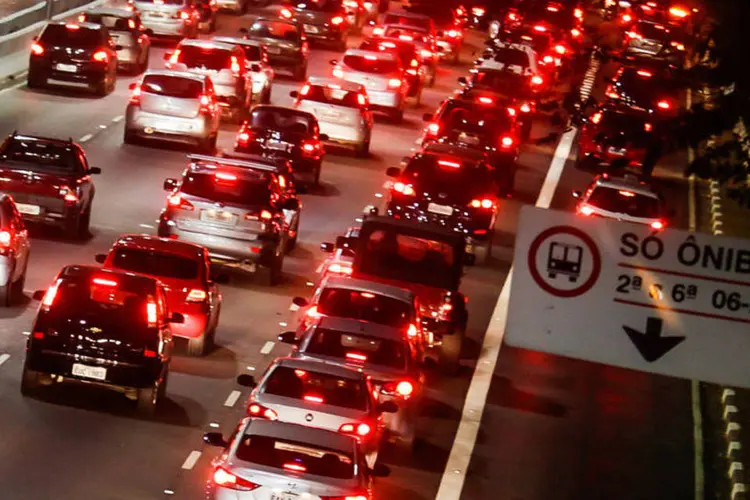 
	Tr&acirc;nsito em S&atilde;o Paulo: a iniciativa, no entanto, n&atilde;o funciona como o previsto em todos os munic&iacute;pios e sua implanta&ccedil;&atilde;o no Estado est&aacute; atrasada
 (Oswaldo Corneti/ Fotos Públicas)