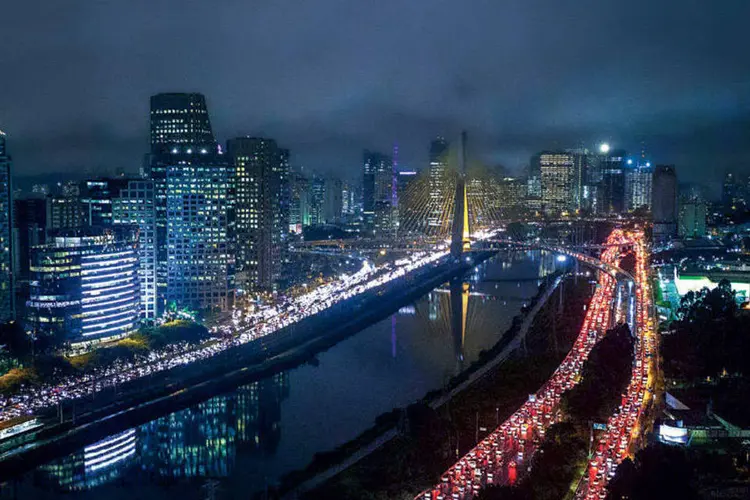 Trânsito recorde em São Paulo, no dia 23/05/14, com 344 quilômetros de lentidão (Daniel Teixeira / Agência Estado)