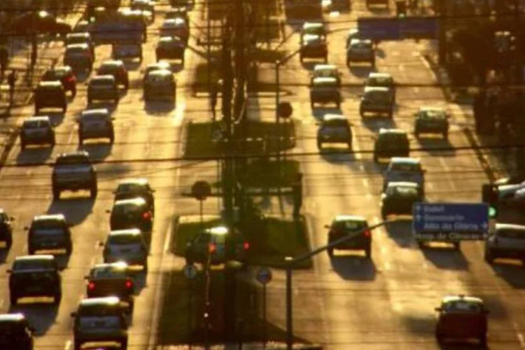 Petróleo move 30% dos veículos nos Estados Unidos. Em outras partes do planeta, essa fonte é empregada 13% dos sistemas de transporte e (.)