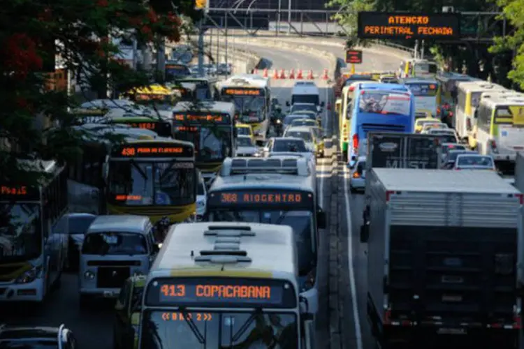 
	Tr&acirc;nsito no Rio: ruas&nbsp;continuam congestionadas
 (Tomaz Silva/Agência Brasil)