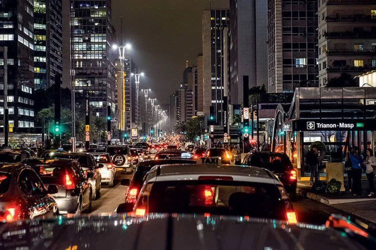 Trânsito em São Paulo: investigação aponta indícios de fraude no seguro obrigatório de veículos (Germano Luders/Exame)