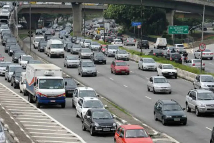 
	Tr&acirc;nsito na Av. 23 de Maio: segundo levantamento, a velocidade m&eacute;dia dos &ocirc;nibus saltou de 13 km/h para cerca de 20 km/h; a 23 de maio &eacute; o eixo com os melhores resultados
 (Cecilia Bastos/Jornal da USP)