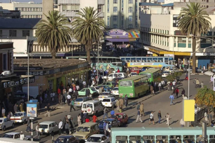 Trânsito em Nairóbi: o ônibus, que seguia para capital, invadiu a pista contrária e colidiu com um caminhão em Migaa, ao longo da estrada que liga Nakuru e Eldoret (Meredith Shaw/Flickr)