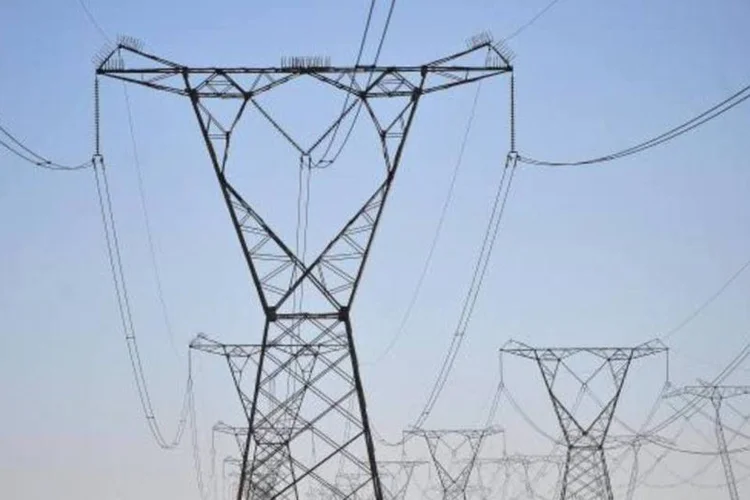 
	Energia el&eacute;trica: ideia no momento &eacute; passar essa atribui&ccedil;&atilde;o para a C&acirc;mara de Comercializa&ccedil;&atilde;o de Energia El&eacute;trica (CCEE), disseram as fontes
 (Agência Brasil)