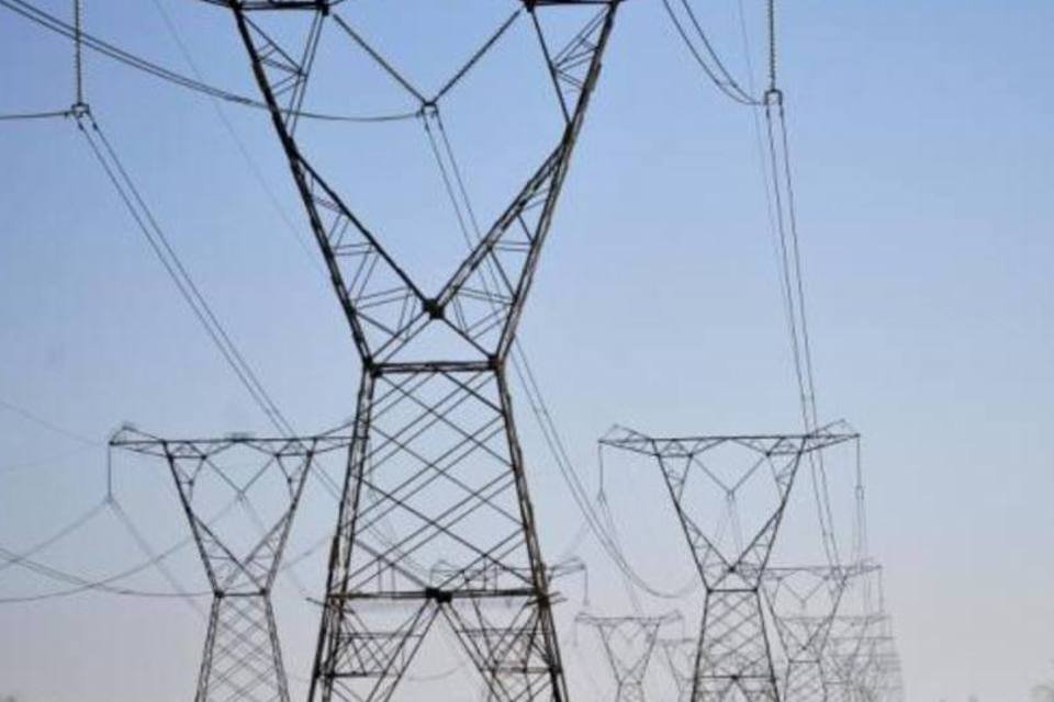 Fitch rebaixa rating de emissão da Santo Antônio Energia