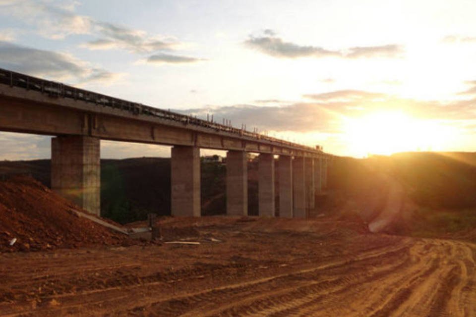 Aécio defende investimento em infraestrutura