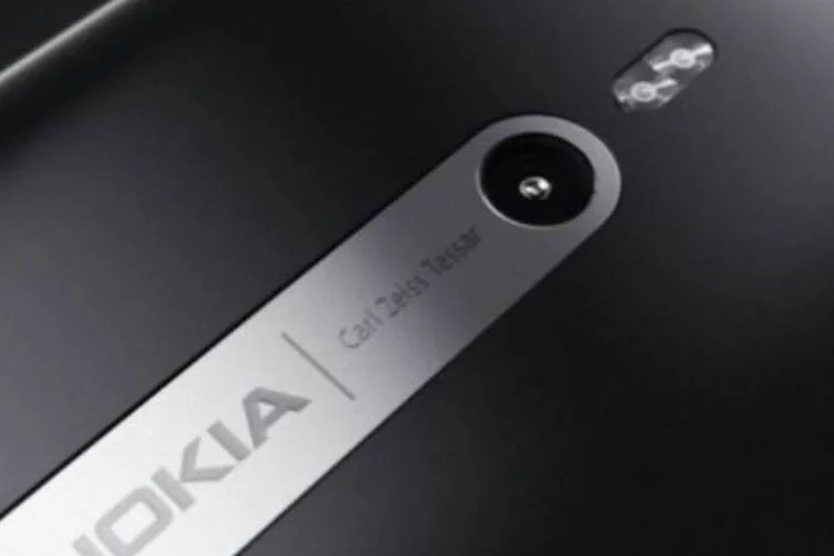 Traseira do celular Lumia: as ações da Nokia acumulam desvalorização de mais de 50% (Divulgação/Nokia)