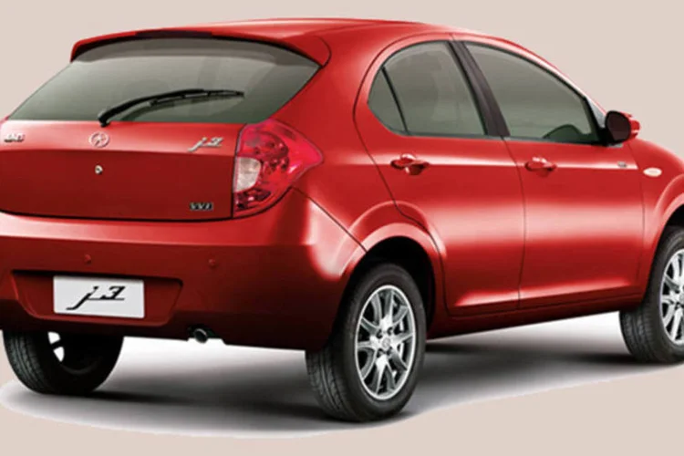 
	JAC J3: segundo executivo da empresa, primeiro ve&iacute;culo produzido na unidade ser&aacute; o sucessor hatch, e em seguida o sucessor do J3 Turin
 (Divulgação)