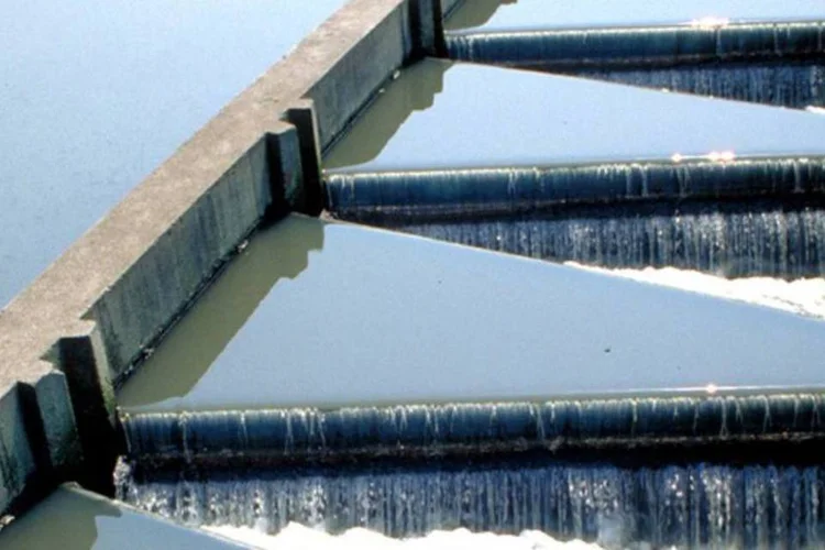 
	Esta&ccedil;&atilde;o de tratamento de esgoto Sabesp: o volume de chuvas acumulado em fevereiro no sistema &eacute; de 2,1 mm, sendo que a m&eacute;dia hist&oacute;rica para todo o m&ecirc;s &eacute; de 202,6 mm
 (Divulgação)